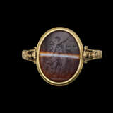 A EUROPEAN BANDED AGATE DOUBLE-SIDED RINGSTONE WITH MERCURY AND VENUS - Foto 3