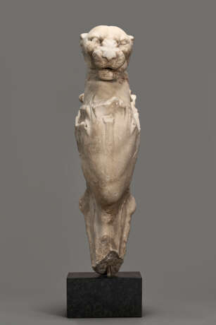 A ROMAN MARBLE TRAPEZOPHORUS WITH A PANTHER - photo 4
