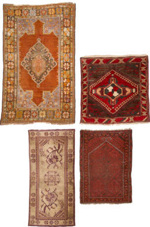 VIER TEPPICHE A) ANATOL. Türkei, um 1910. 174 x 106 cm. Gebrauchsspuren. B) KÜRT. Türkei, um 1960. 99 x 100 cm. Gebrauchsspuren. C) PAO-TAO. China, um 1910. 140 x 65 cm. Gebrauchsspuren. D) ERSARI. Afghanistan, um 1930. 104 x 75 cm. Gebrauchsspuren. - фото 1