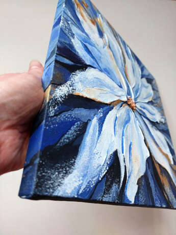 Blue flower Холст на подрамнике Живопись акрилом объемная живопись Абстрактный цветок Казахстан 2024 г. - фото 2