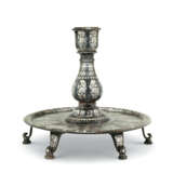 A VERY LARGE SILVER-INLAID BIDRI CANDLESTICK AND TRAY - фото 1