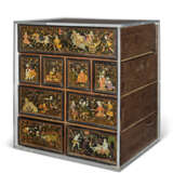 A FINELY LACQUERED MUGHAL CABINET - photo 2
