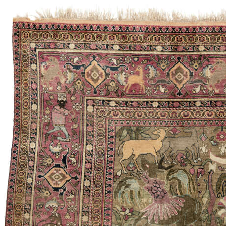 AN UNUSUAL PICTORIAL SILK FEREGHAN RUG - фото 5