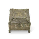 A GOLD AND SILVER-INLAID BRASS CAIROWARE BOX (SUNDUQ) - фото 4