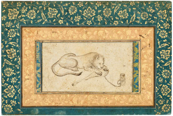 TWO DEPICTIONS OF CROUCHING LIONS - photo 2
