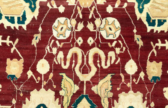 AN AGRA CARPET - photo 3