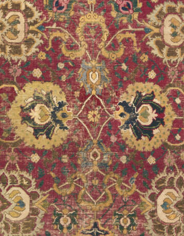 A SAFAVID ISFAHAN RUG - photo 2