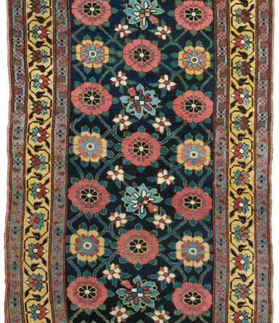 A LONG NORTH WEST PERSIAN RUNNER - photo 2