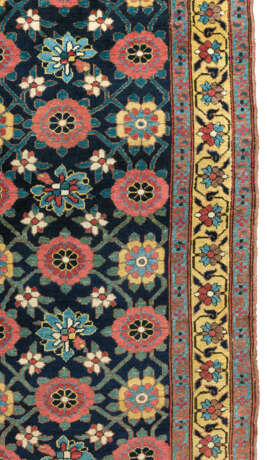 A LONG NORTH WEST PERSIAN RUNNER - photo 4