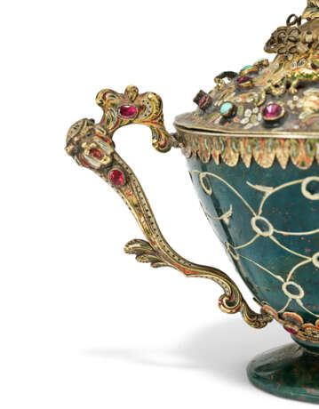 AN OTTOMAN CARVED BLOODSTONE CUP - Foto 4