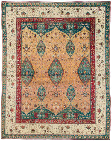 AN AGRA CARPET - photo 1