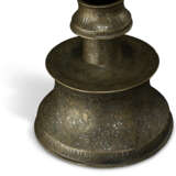 A SIIRT SILVER-INLAID BRONZE CANDLESTICK - фото 4
