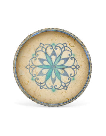 A KASHAN MOULDED LUSTRE AND BLUE POTTERY BOWL - photo 2