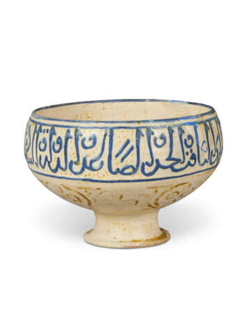 A KASHAN MOULDED LUSTRE AND BLUE POTTERY BOWL - фото 5