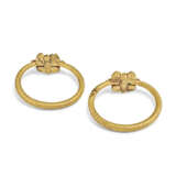 A PAIR OF GOLD ARMLETS - photo 3