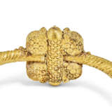 A PAIR OF GOLD ARMLETS - photo 6