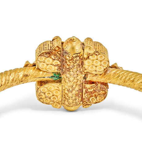 A PAIR OF GOLD ARMLETS - Foto 8