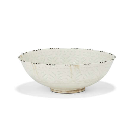A GOMBROON POTTERY BOWL - фото 3
