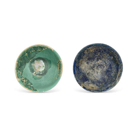 TWO NISHAPUR MOULDED POTTERY BOWLS - фото 3