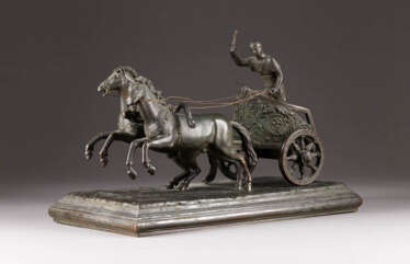 ITALIENISCHER BILDPLASTIKER Tätig im 19. Jahrhundert wohl in Neapel Römischer Streitwagen mit Wagenlenker und zwei Pferden