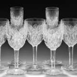 Sechs Weingläser und vier Champagnerflöten mit Dekor - photo 1