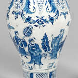 Museale große Braunschweiger Vase mit Chinoiserien - Foto 1