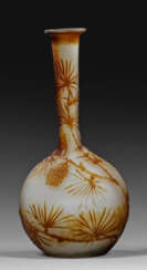 Solifleur-Vase mit Lärchenzweigdekor