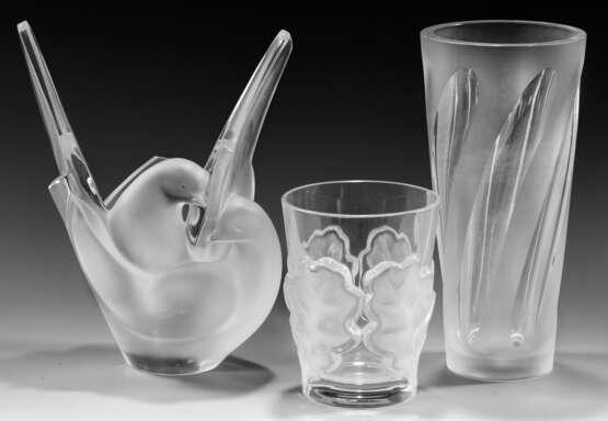 Zwei-Lalique-Objekte und Bechervase von Peill & Putzler - photo 1