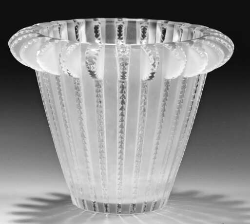 "Royat"-Vase von Lalique - photo 1