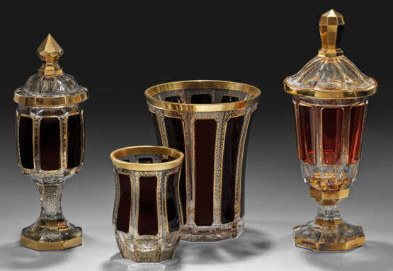Zwei Deckelpokale und zwei Vasen von Egermann - Foto 1