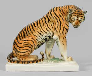 Große Art Déco-Tierfigur "Sitzender Tiger"