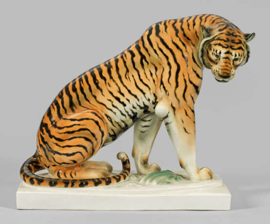Große Art Déco-Tierfigur "Sitzender Tiger" - photo 1