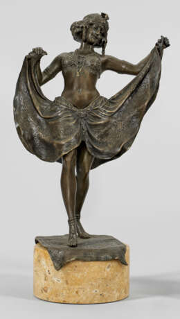 Erotische Figur einer orientalischen Tänzerin - photo 1