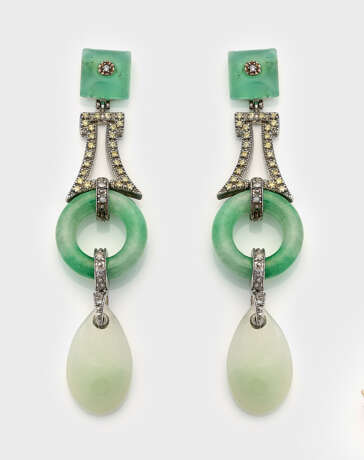 Paar Jade-Ohrgehänge im Art Déco-Stil - фото 1