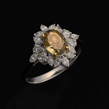 Eleganter Juwelenring mit Fancy-Diamant - Foto 1