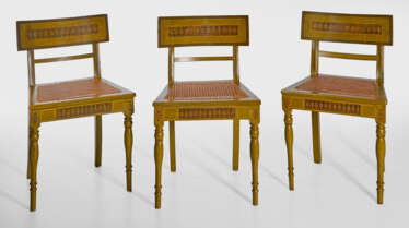 Drei "Klismos"-Stühle