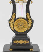 Horloges décoratives. Charles X-Lyrauhr mit Schweizer Musikwerk