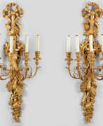 Beleuchtung. Paar große repräsentative Wandappliken im Louis XVI-Stil