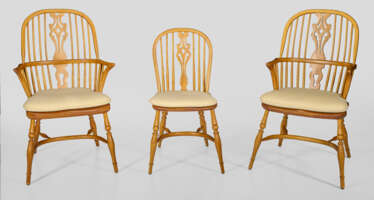 Drei Windsor-Stühle
