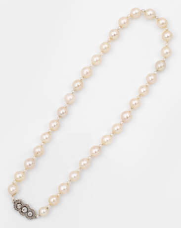 Perlenkette mit Diamantbesatz - photo 1
