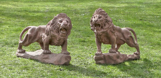 Paar neoklassizistische Löwenfiguren als Parkskulpturen - Foto 1