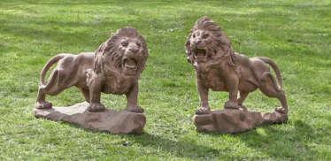 Paar neoklassizistische Löwenfiguren als Parkskulpturen