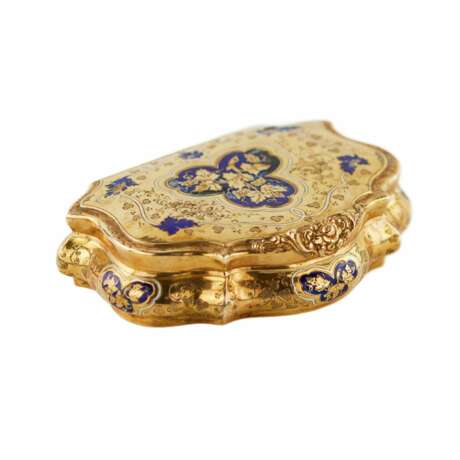 Gold snuff box with engraved ornament and blue enamel. 20th century. - photo 1