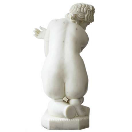 Sculpture en marbre Baignade de Vénus. 19e-20e siècle. - photo 5