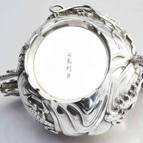 Осима. Японский серебряный чайный сервиз «Дракон». Начало 20 века. - фото 11