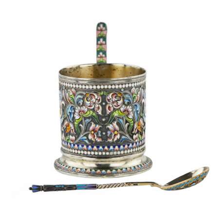Silver glass holder with a spoon decorated with cloisonne enamel. Moscow 1908-1917. - Foto 4