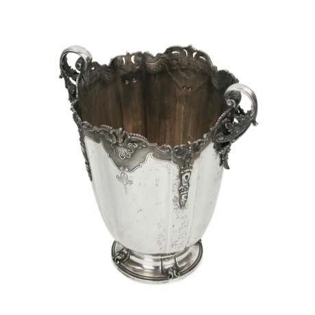 An ornate Italian silver cooler in the shape of a vase. 1934-1944 - Foto 4