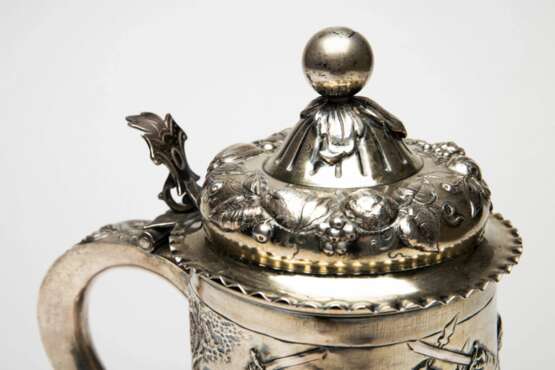 Silver beer goblet with battle scenes. First half of the 19th century. - photo 4