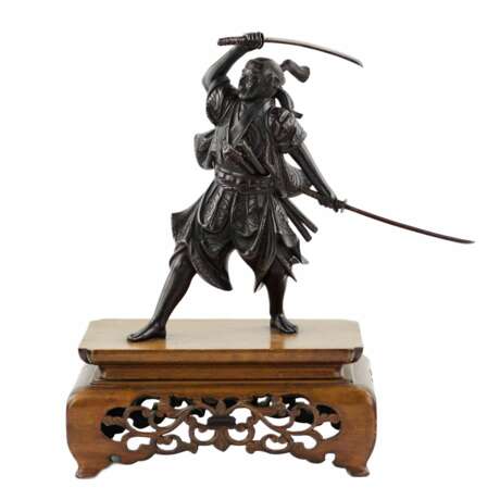Japanese bronze sculpture of a samurai warrior. Japan. Meiji. The turn of the 19th-20th century. - Foto 1