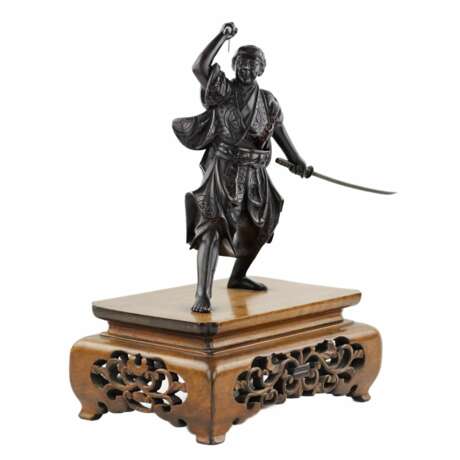 Японская, бронзовая скульптура воина-самурая. Япония . Мэйджи . Рубеж 19-20 века. - фото 6